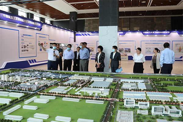 省政協副主席盧柯來集團調研